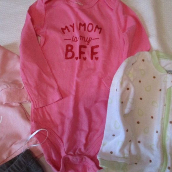 Bundle 3 for $15 -  Bundle of 4 items Infant Clothes - Picture 3 of 5